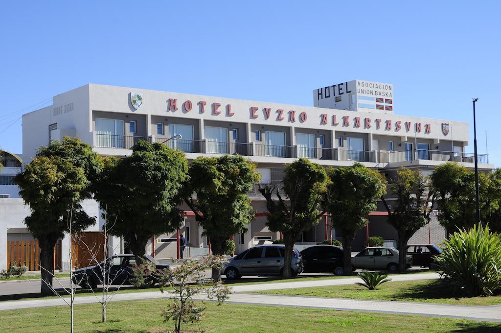 Hotel Euzko Alkartasuna Macachín Εξωτερικό φωτογραφία